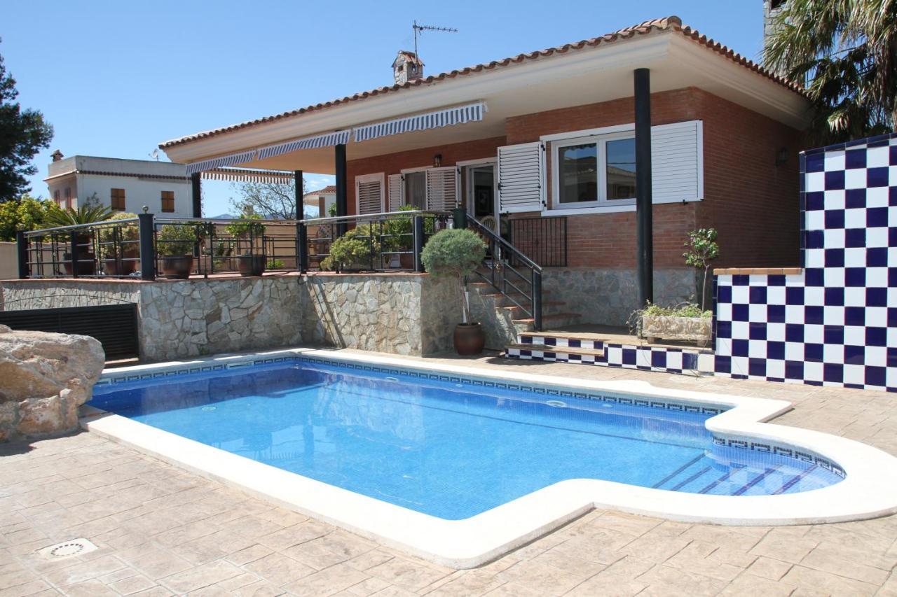 Con Piscina Privada En Zona Tranquila De Hébergement de vacances *